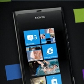 诺基亚推出首款 Windows Phone 设备，售价 420 欧元的“英雄”手机 Lumia 800 将于 11 月在欧洲上市